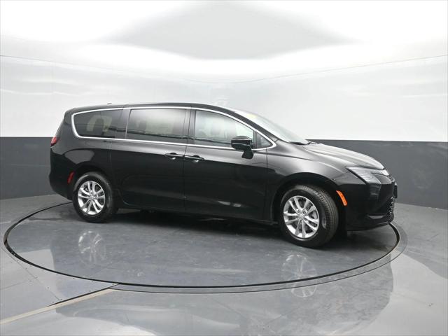 2027 Chrysler Pacifica PACIFICA SELECT AWD