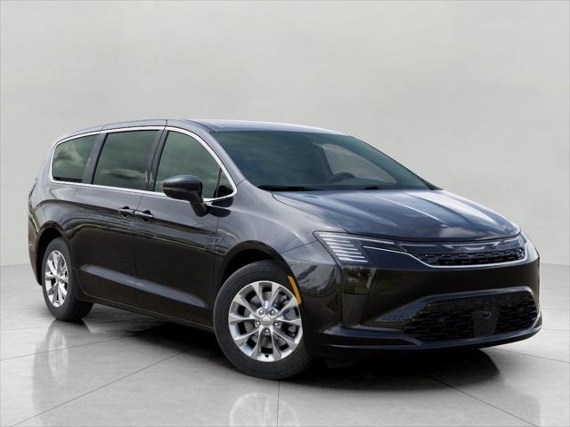 2027 Chrysler Pacifica Select for sale in Kaukauna, WI
