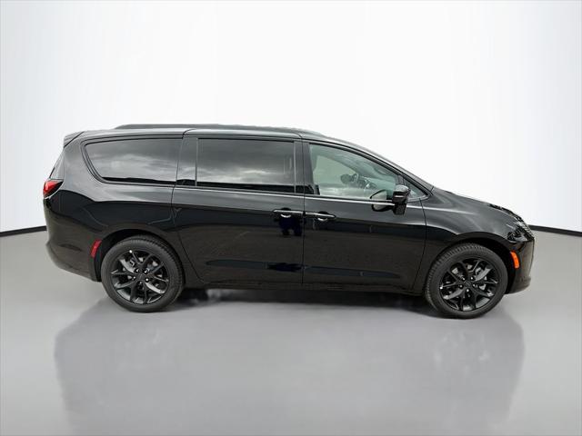 2027 Chrysler Pacifica PACIFICA LIMITED AWD