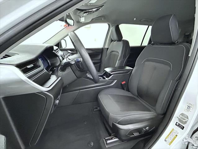 2023 Jeep Grand Cherokee L Laredo 4x4