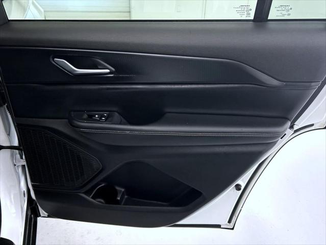 2023 Jeep Grand Cherokee L Laredo 4x4