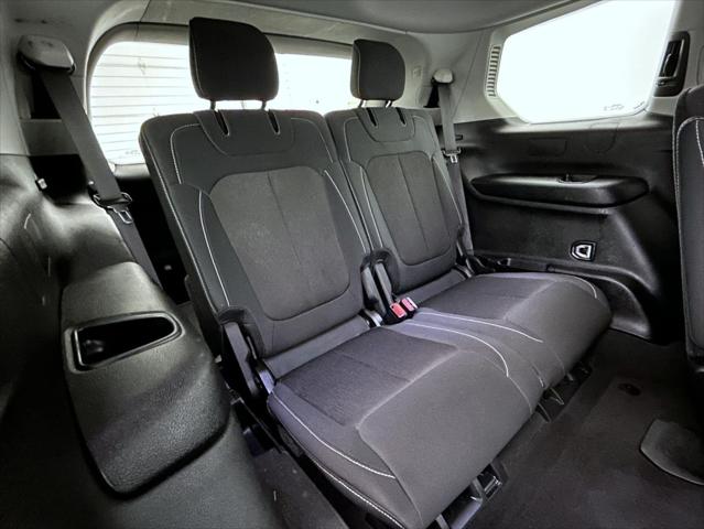 2023 Jeep Grand Cherokee L Laredo 4x4