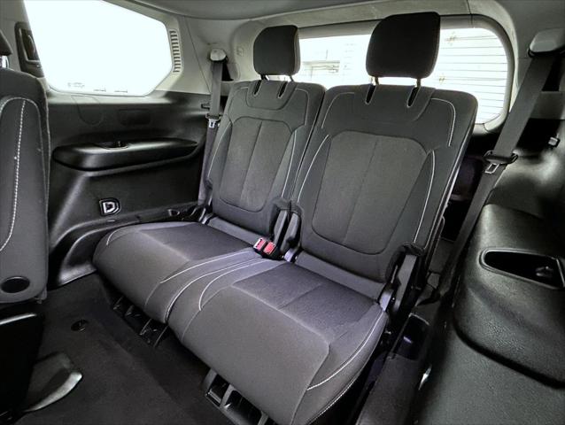 2023 Jeep Grand Cherokee L Laredo 4x4