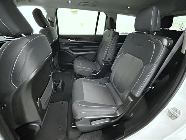 2023 Jeep Grand Cherokee L Laredo 4x4