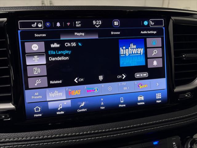2027 Chrysler Pacifica Select