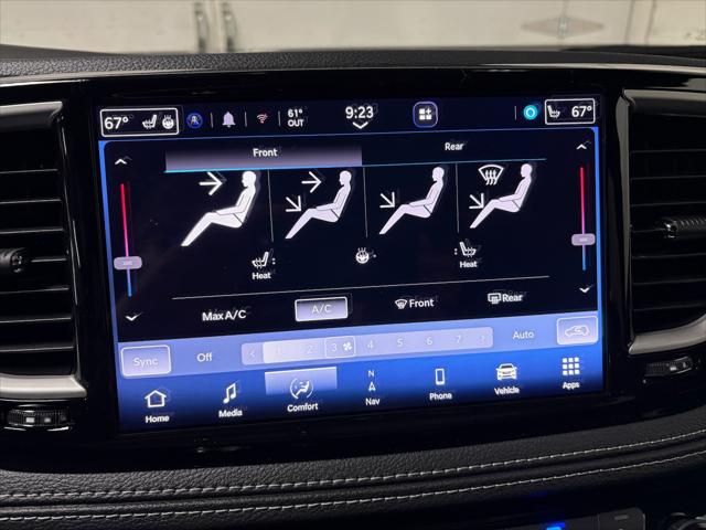 2027 Chrysler Pacifica Select