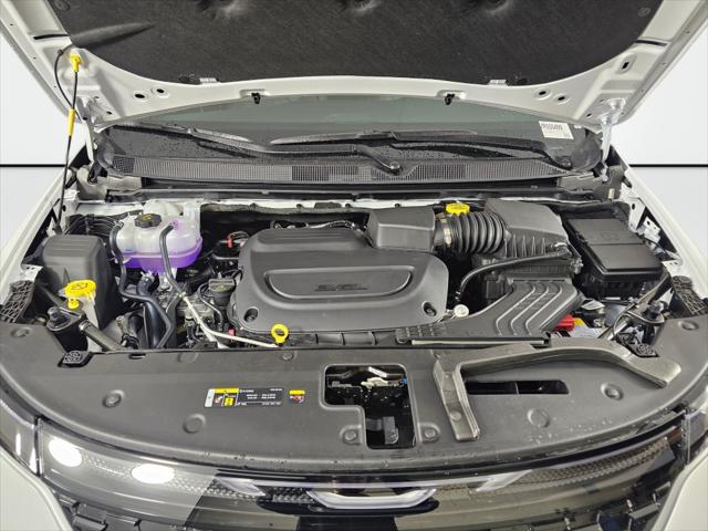 2027 Chrysler Pacifica Select