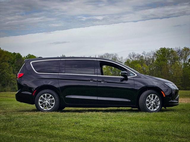 2027 Chrysler Pacifica PACIFICA SELECT AWD
