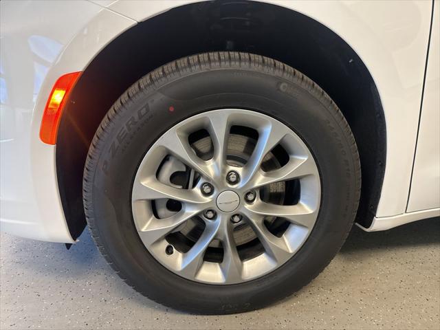 2027 Chrysler Pacifica PACIFICA SELECT AWD
