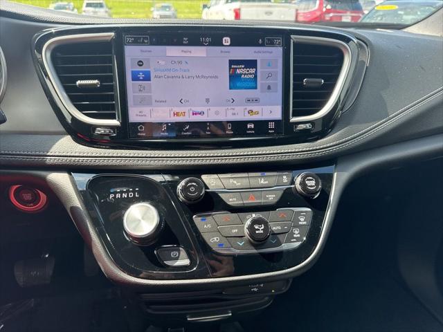 2027 Chrysler Pacifica PACIFICA SELECT AWD