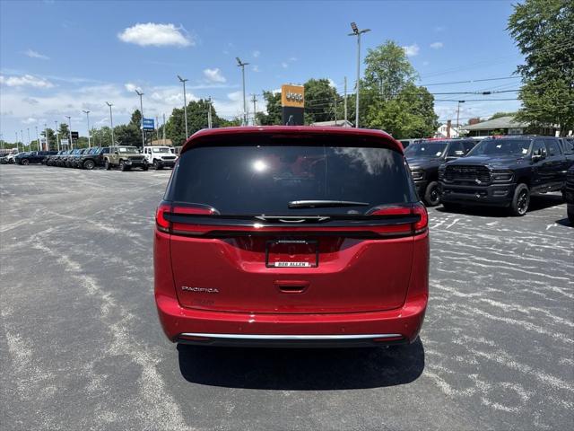 2027 Chrysler Pacifica Select