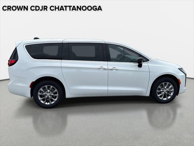 2027 Chrysler Pacifica PACIFICA SELECT AWD