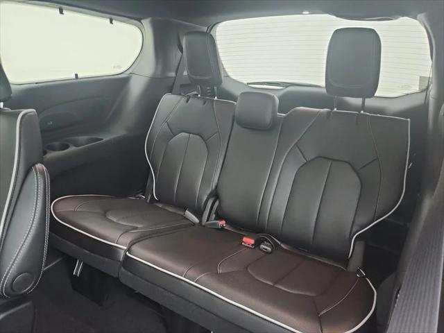 2027 Chrysler Pacifica Limited AWD