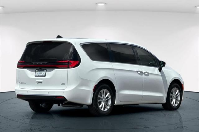 2027 Chrysler Pacifica PACIFICA SELECT AWD