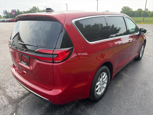 2027 Chrysler Pacifica Select