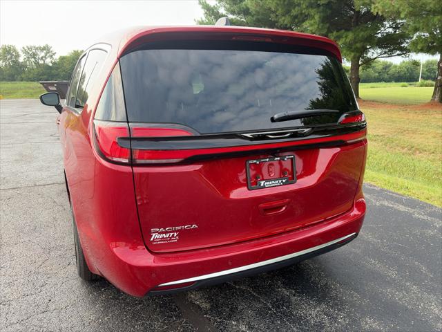 2027 Chrysler Pacifica Select