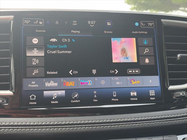 2027 Chrysler Pacifica Select