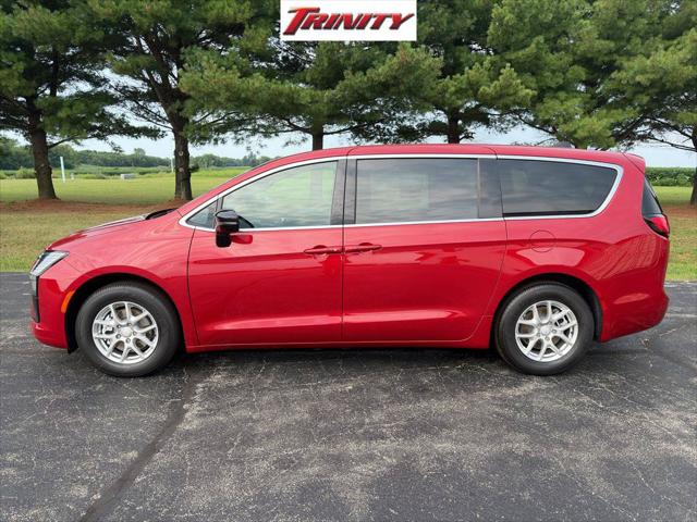 2027 Chrysler Pacifica Select for sale in Taylorville, IL