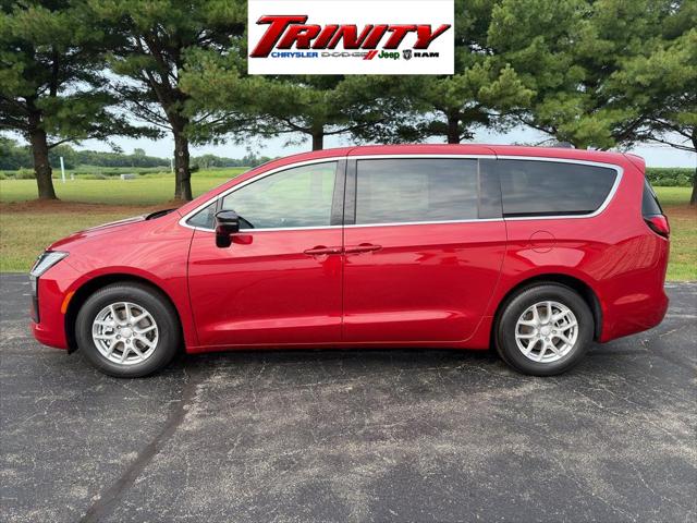 2027 Chrysler Pacifica Select for sale in Taylorville, IL