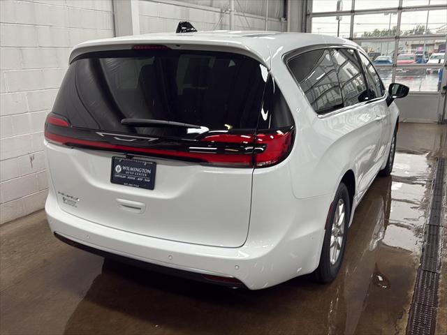 2027 Chrysler Pacifica PACIFICA SELECT