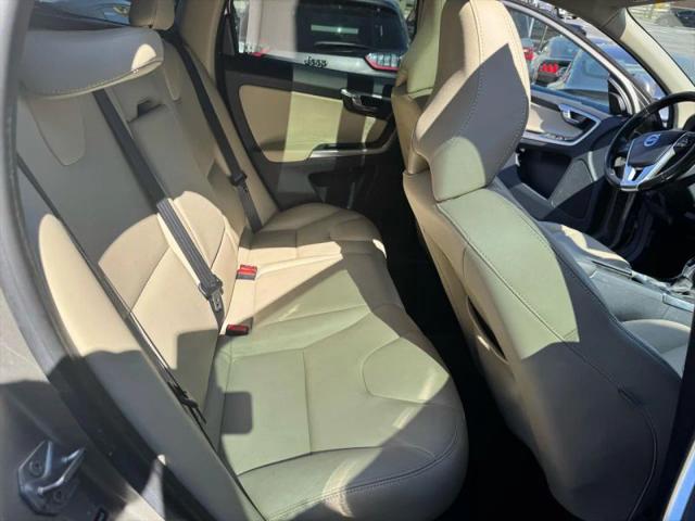2016 Volvo XC60 T6 Drive-E Platinum