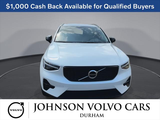 2026 Volvo XC40 Ultra, B5 AWD Gas (mild hybrid), Dark