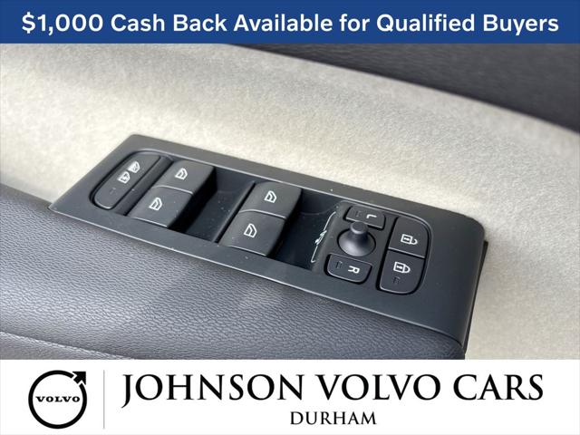 2026 Volvo XC40 Ultra, B5 AWD Gas (mild hybrid), Dark
