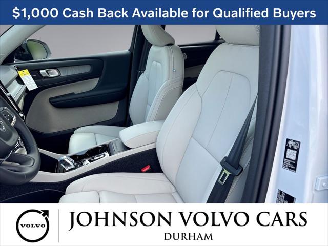 2026 Volvo XC40 Ultra, B5 AWD Gas (mild hybrid), Dark