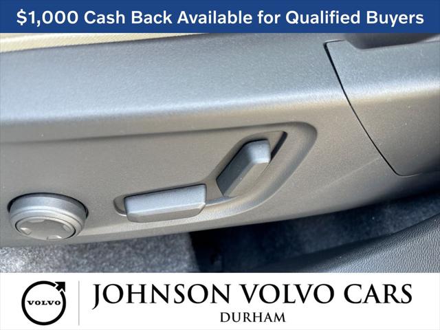2026 Volvo XC40 Ultra, B5 AWD Gas (mild hybrid), Dark