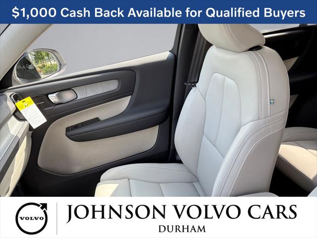 2026 Volvo XC40 Ultra, B5 AWD Gas (mild hybrid), Dark