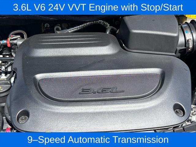 2027 Chrysler Pacifica Select