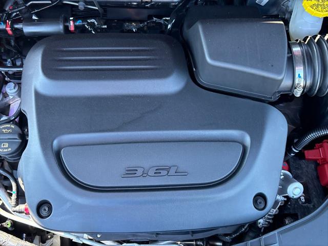 2027 Chrysler Pacifica PACIFICA SELECT