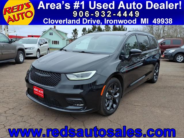 2022 Chrysler Pacifica Limited for sale in Ironwood, MI