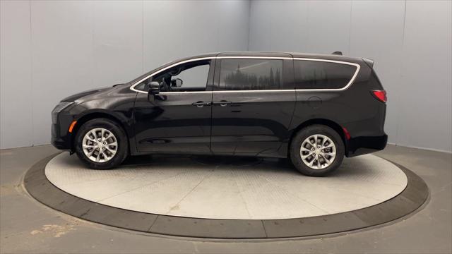 2027 Chrysler Pacifica PACIFICA SELECT AWD