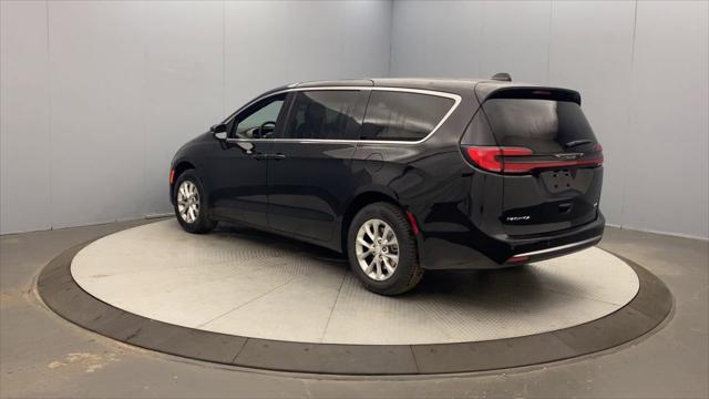 2027 Chrysler Pacifica PACIFICA SELECT AWD