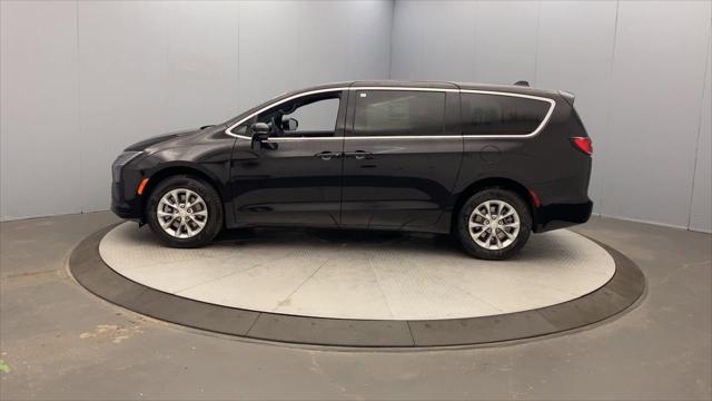 2027 Chrysler Pacifica PACIFICA SELECT AWD