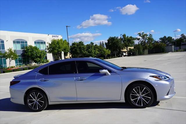 2025 Lexus ES 300h ES 300h