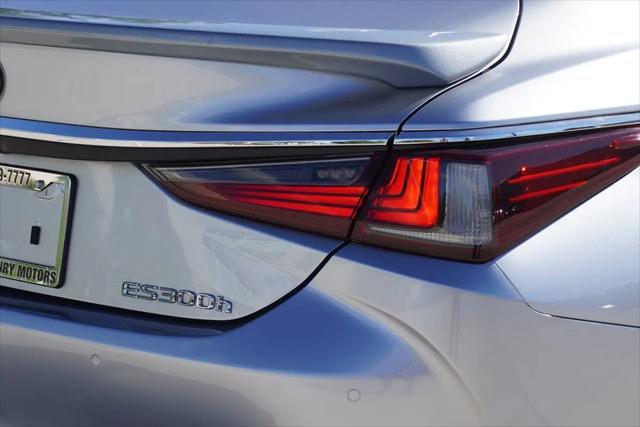 2025 Lexus ES 300h ES 300h
