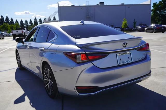 2025 Lexus ES 300h ES 300h