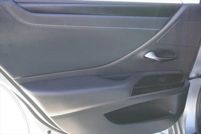 2025 Lexus ES 300h ES 300h