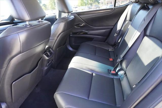 2025 Lexus ES 300h ES 300h