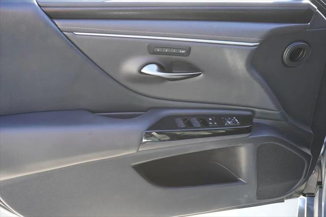2025 Lexus ES 300h ES 300h
