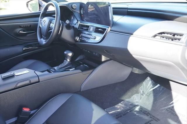 2025 Lexus ES 300h ES 300h