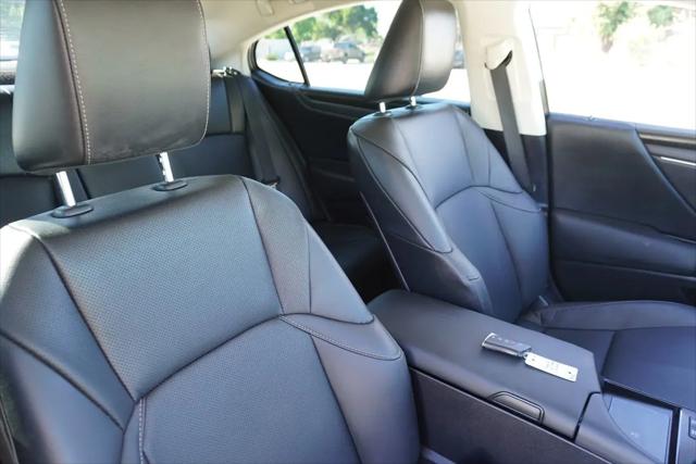 2025 Lexus ES 300h ES 300h