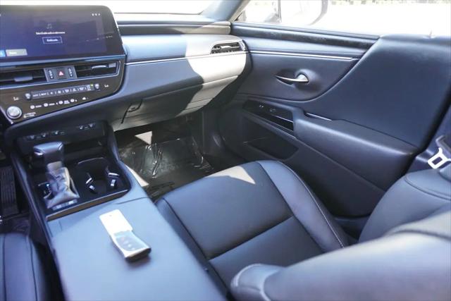 2025 Lexus ES 300h ES 300h