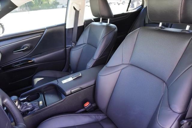 2025 Lexus ES 300h ES 300h