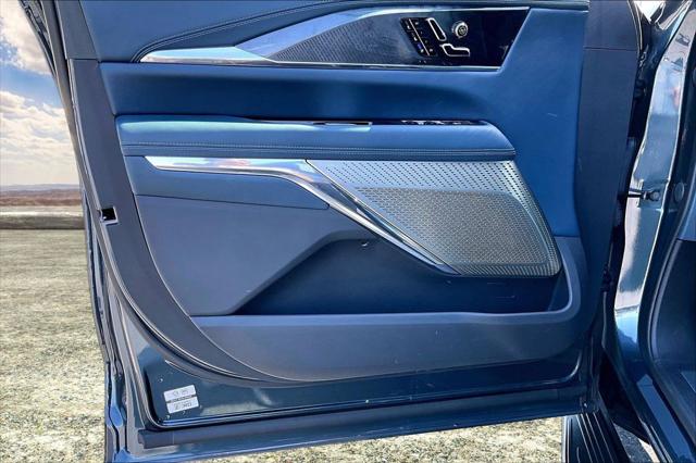 2025 Cadillac Escalade Luxury 2 AWD