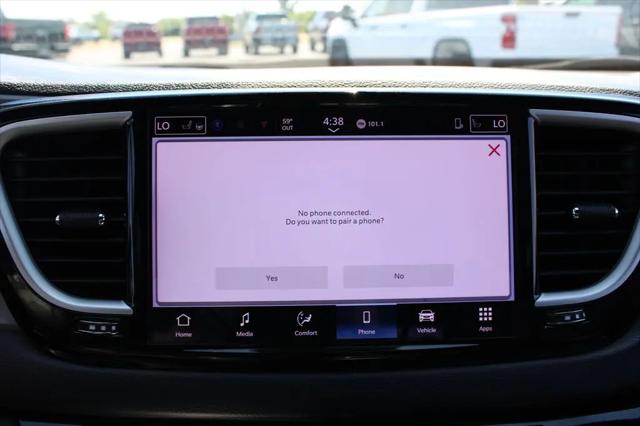 2025 Chrysler Pacifica Select