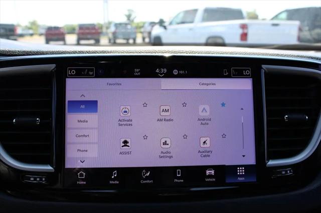2025 Chrysler Pacifica Select