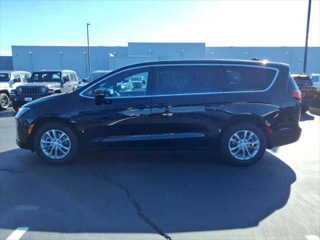 2027 Chrysler Pacifica PACIFICA SELECT AWD